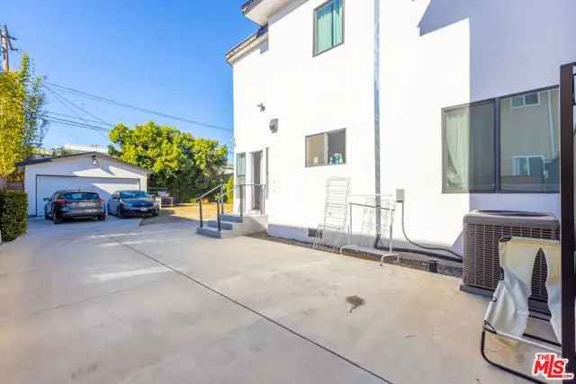 Single-family house For Sale in 433, South Wilton Place, Los Angeles, California