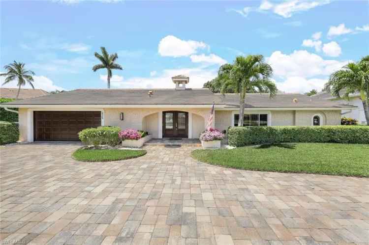 Single-family house For Sale in 636, Park Shore Drive, Naples, Florida