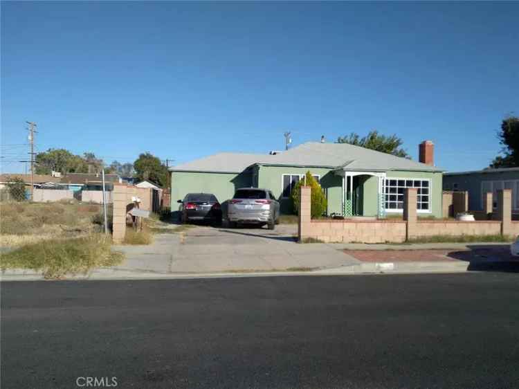 Multi-family house For Sale in 44520, Date Avenue, Lancaster, California