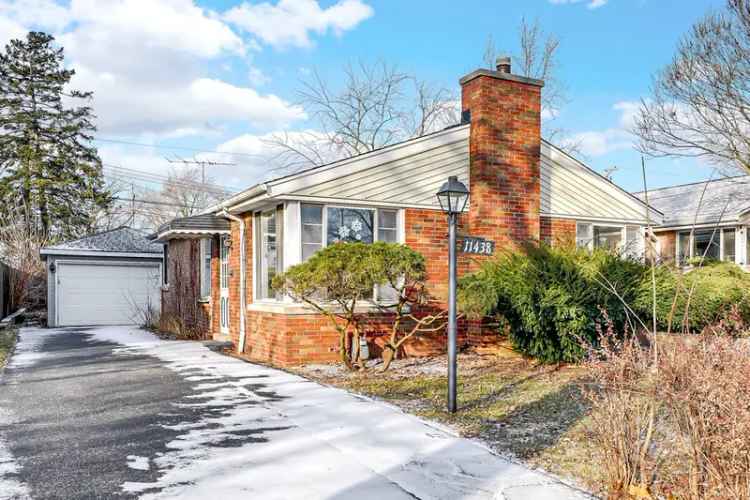 Single-family house For Sale in 11438, South Maplewood Avenue, Chicago, Illinois