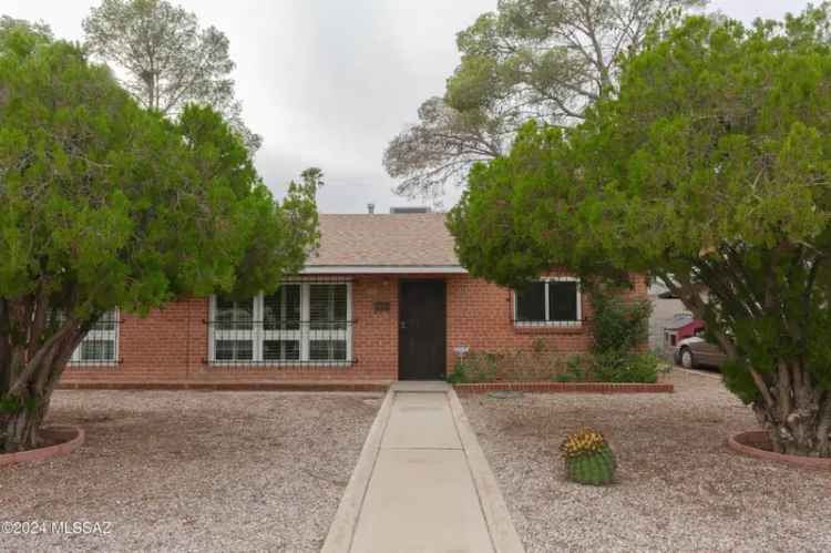 Single-family house For Sale in 450, South Kenyon Drive, Tucson, Arizona