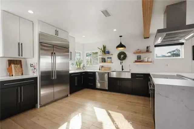 Single-family house For Sale in 3964, Fredonia Drive, Los Angeles, California