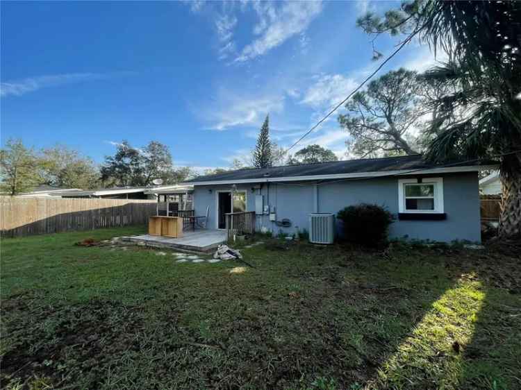 Single-family house For Sale in 9018, 1st Street North, Saint Petersburg, Florida