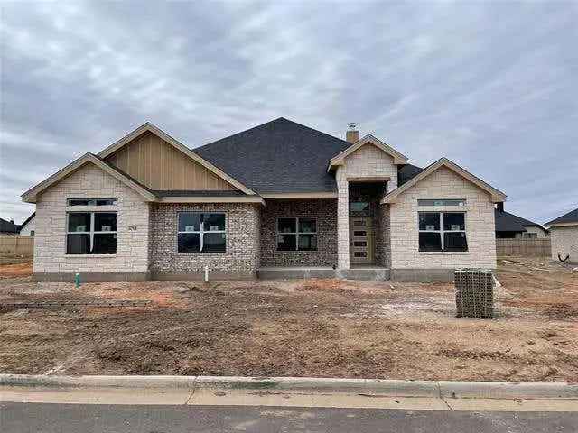 Single-family house For Sale in Midland, Texas