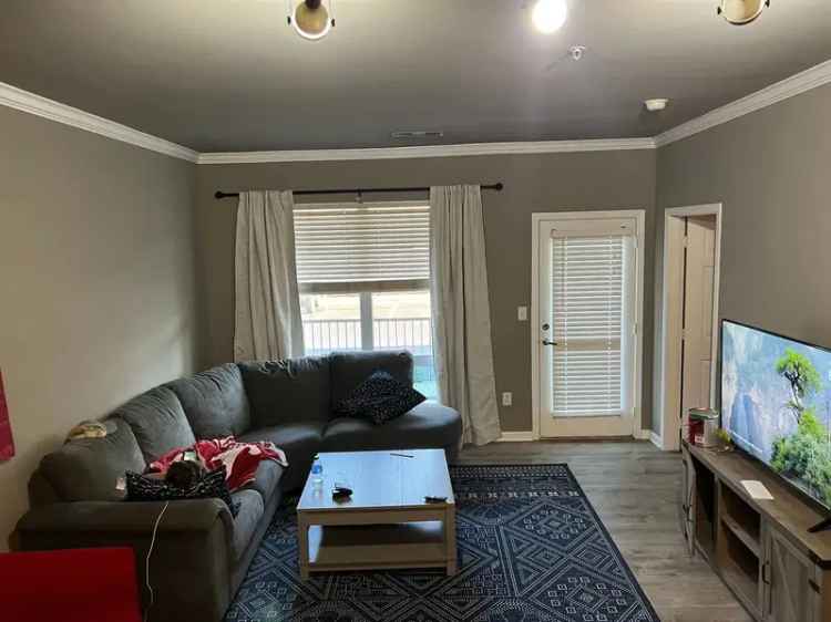 3 Bed 3 Bath Condo Near Campus and DCH Hospital