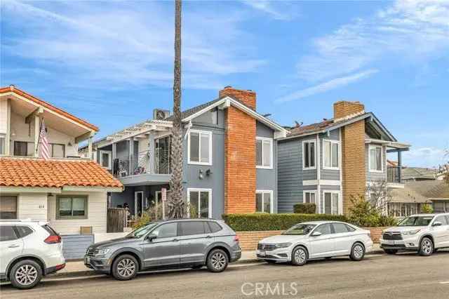 Multi-family house For Sale in 812,812 1/2, West Balboa Boulevard, Newport Beach, California