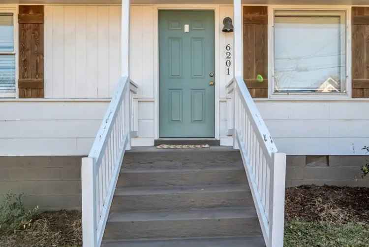 Freshly Painted Cottage Near Vanderbilt and Midtown