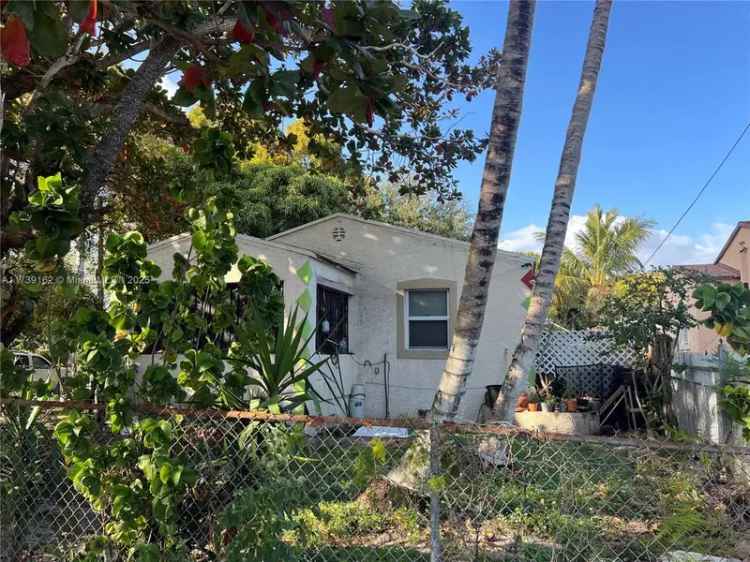 Single-family house For Sale in 299, Northwest 43rd Street, Miami, Florida