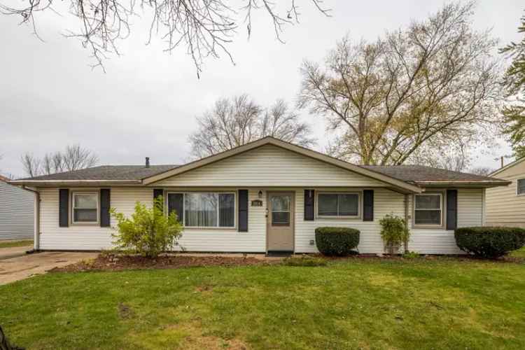 Single-family house For Sale in Merrillville, Indiana