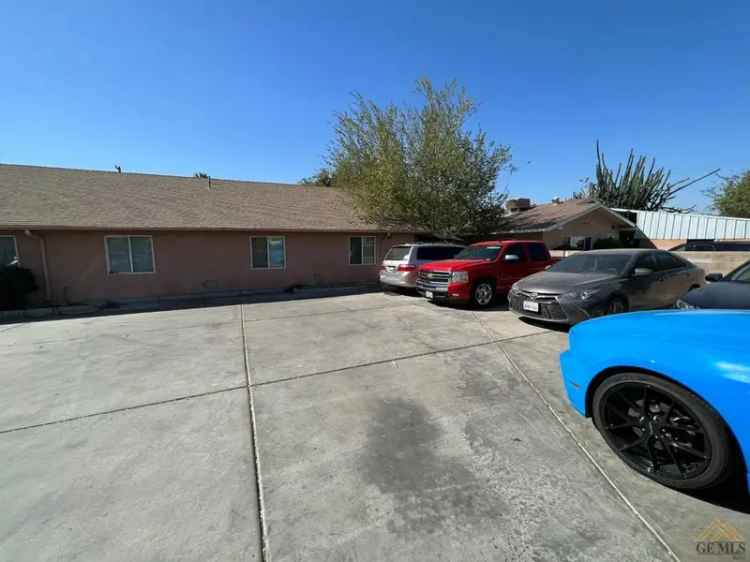 Multi-family house For Sale in 1819, Pacific Street, Bakersfield, California