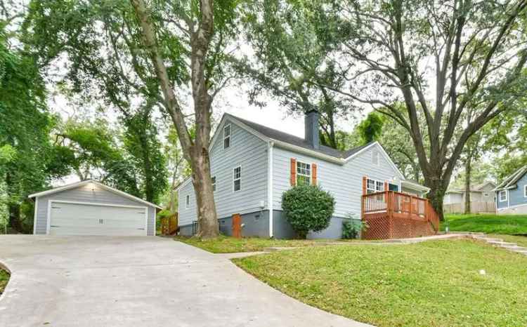 Single-family house For Sale in 1626, Oak Knoll Circle Southeast, Atlanta, Georgia