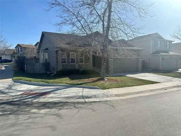 Single-family house For Sale in 20896, East Belleview Place, Centennial, Colorado