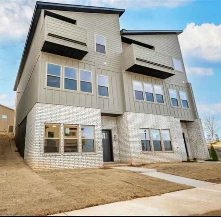 House For Sale in Fayetteville, Arkansas