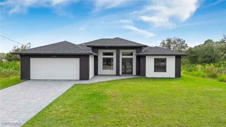 Single-family house For Sale in 2517, 37th Street Southwest, Florida