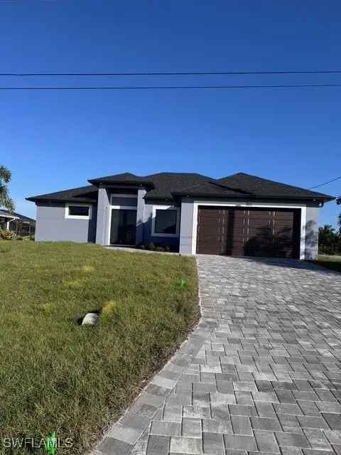 Single-family house For Sale in 925, Northwest 8th Terrace, Cape Coral, Florida