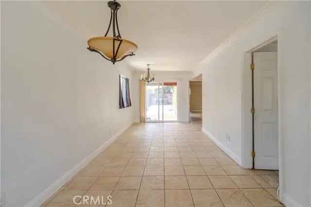 Single-family house For Sale in Burbank, California