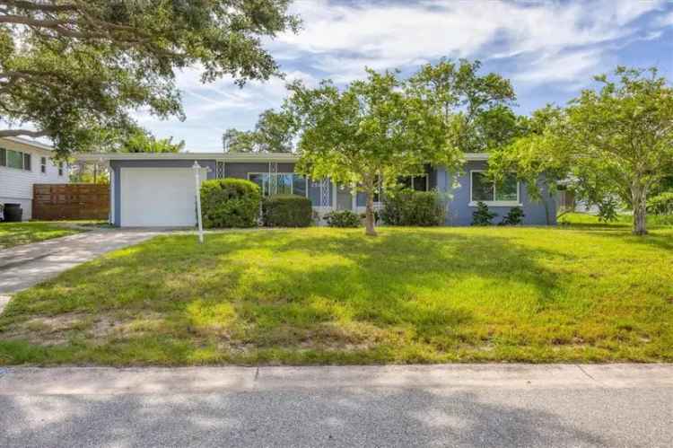 Single-family house For Sale in 2566, Tulip Street, Sarasota, Florida