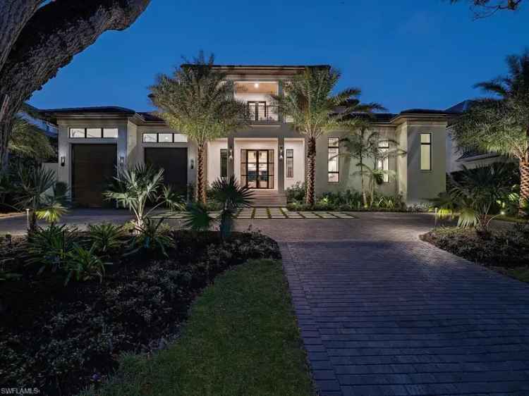 Single-family house For Sale in Naples, Florida