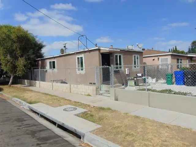 Multi-family house For Sale in 4186, Thorn Street, San Diego, California