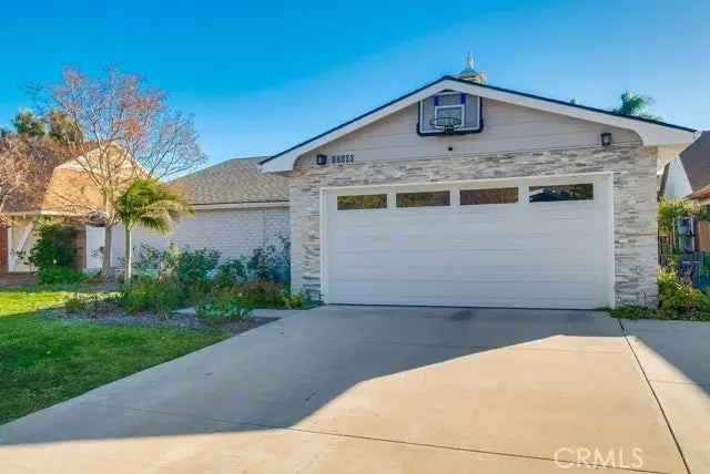 Single-family house For Sale in 17100, Minnehaha Street, Los Angeles, California