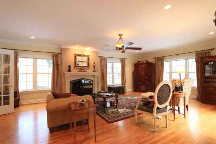 Single-family house For Sale in 162, Mather Street, Wilton, Connecticut