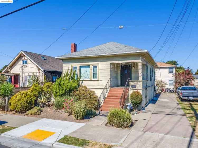 Multi-family house For Sale in 1028, 61st Street, Oakland, California