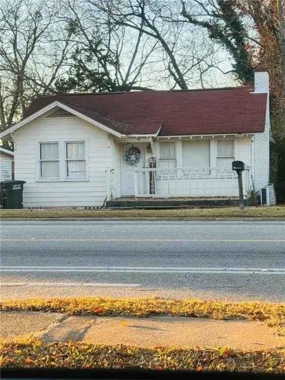 Single-family house For Sale in 56, Samford Avenue, Opelika, Alabama