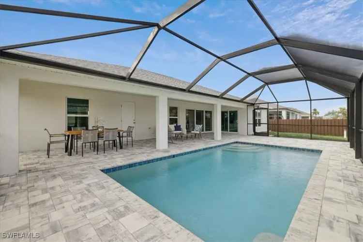 Single-family house For Sale in 824, Northwest 8th Terrace, Cape Coral, Florida