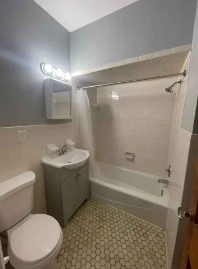 2-Bedroom Apartment near Washington Park - Albany, NY