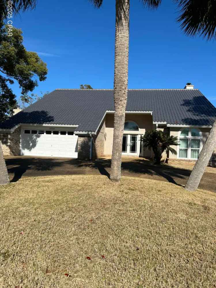 Single-family house For Sale in 1004, Barracuda Drive, Panama City Beach, Florida