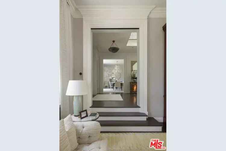 Single-family house For Sale in 610, North Canon Drive, Beverly Hills, California