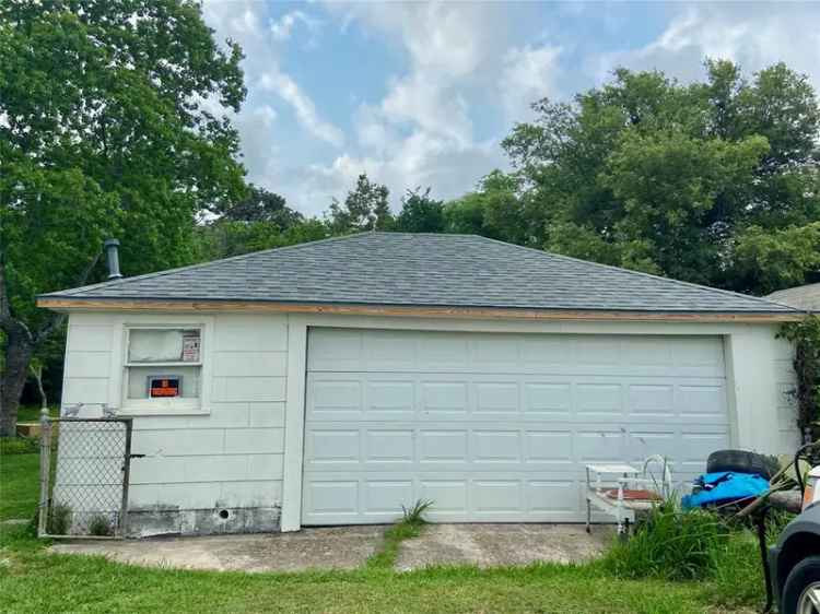 Single-family house For Sale in 3503, Massey-Tompkins Road, Baytown, Texas