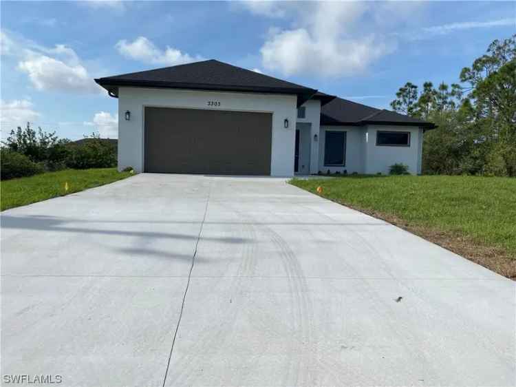 Single-family house For Sale in Lehigh Acres, Florida