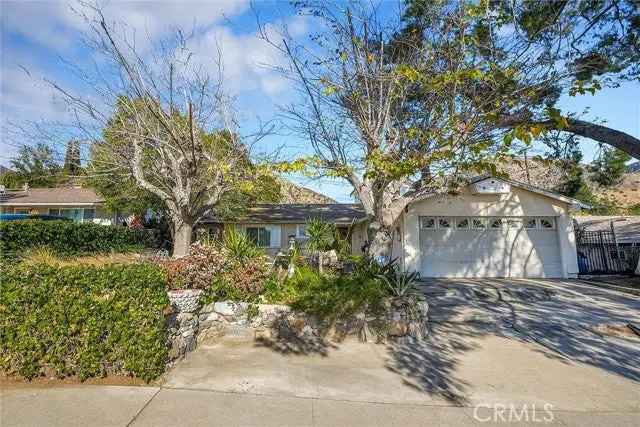 Single-family house For Sale in 13700, Marchant Avenue, Los Angeles, California