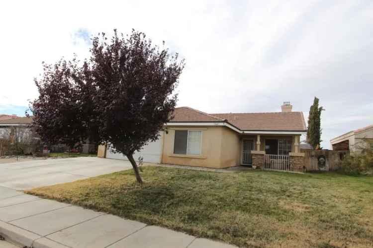 Single-family house For Sale in Rosamond, California