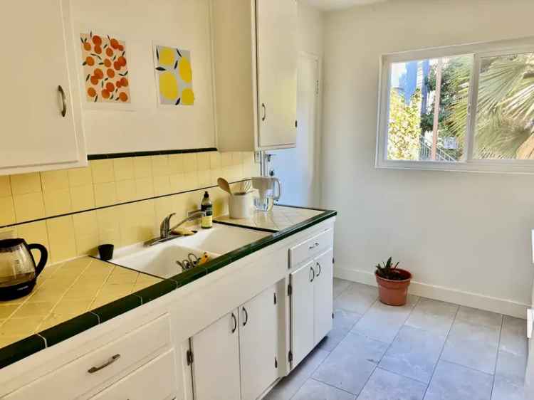 Sunny 1-BR Apartment Sublet Near Whole Foods