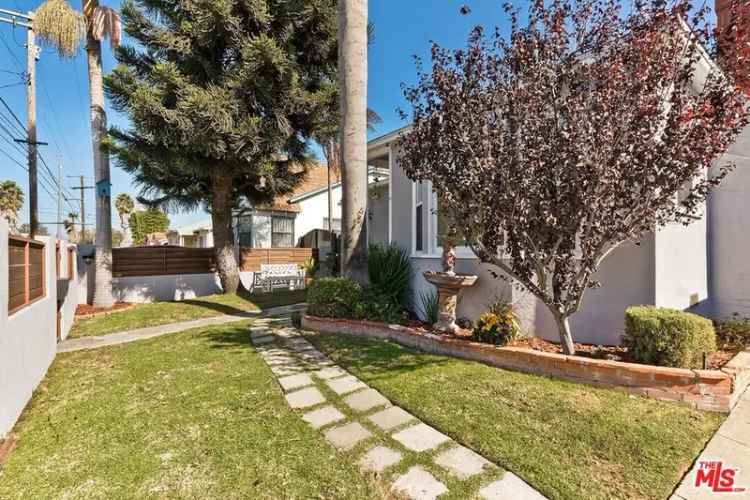 Single-family house For Sale in 2218, South Genesee Avenue, Los Angeles, California