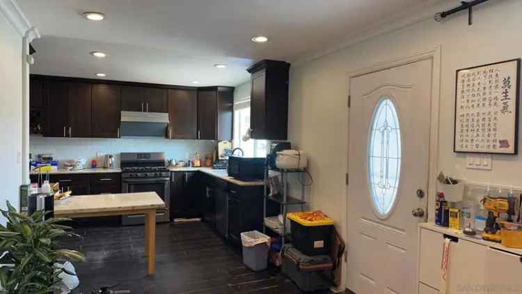 Single-family house For Sale in 1568, Burton Street, San Diego, California