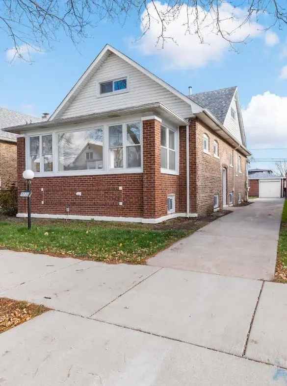 Single-family house For Sale in 9233, South Essex Avenue, Chicago, Illinois