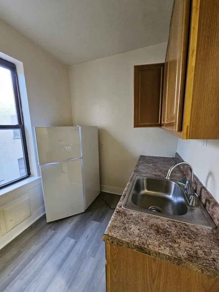 1 Bedroom Apartment Eastern Pkwy Near 34 Trains