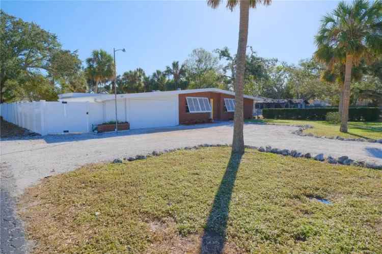 Single-family house For Sale in 5611, 26th Street West, South Bradenton, Florida