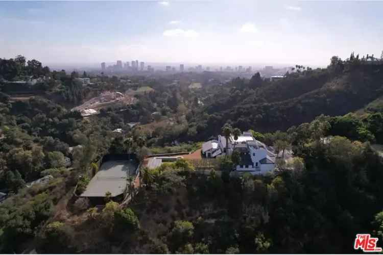 Single-family house For Sale in 10690, Somma Way, Los Angeles, California