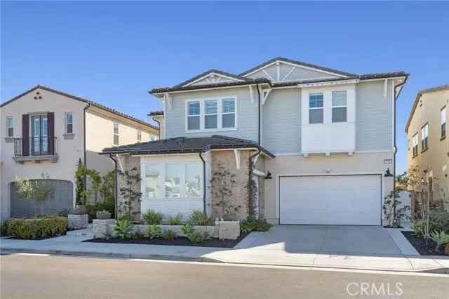 Single-family house For Sale in 5292, Goldenrod Circle, Huntington Beach, California