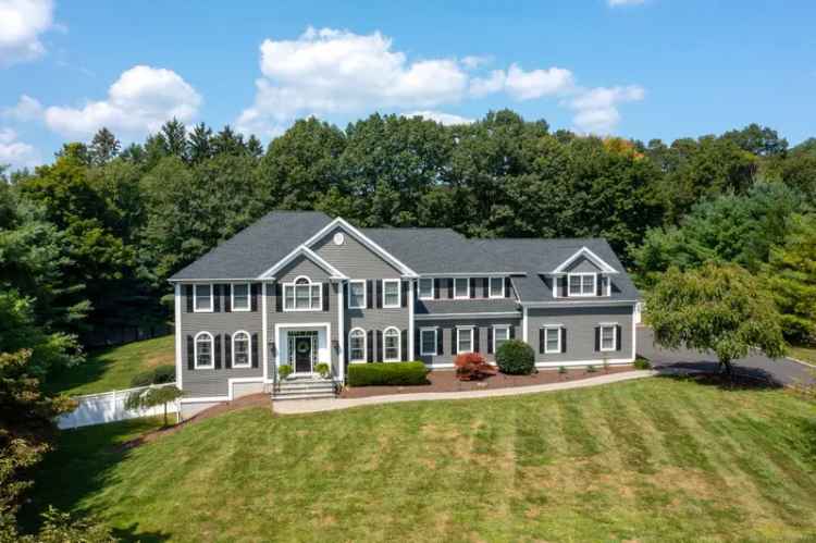 Single-family house For Sale in 2, Shoreview Lane, Danbury, Connecticut