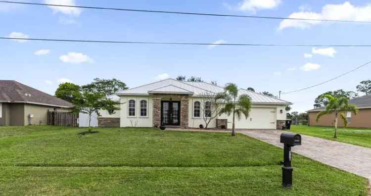 Single-family house For Sale in 304, Southwest Ridgecrest Drive, Port Saint Lucie, Florida