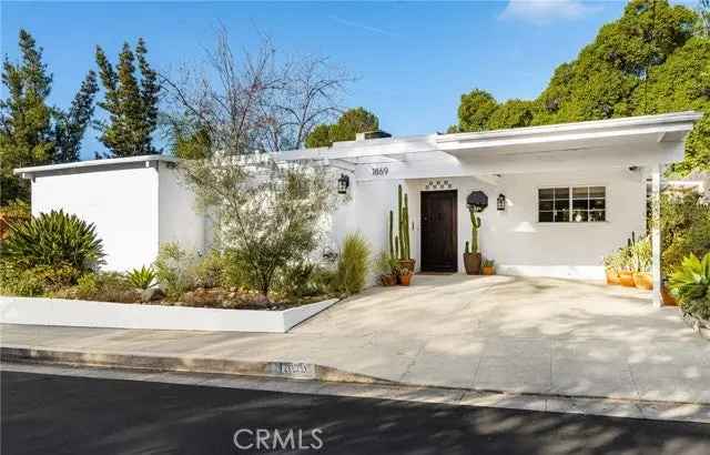 Single-family house For Sale in 1869, Phillips Way, Los Angeles, California