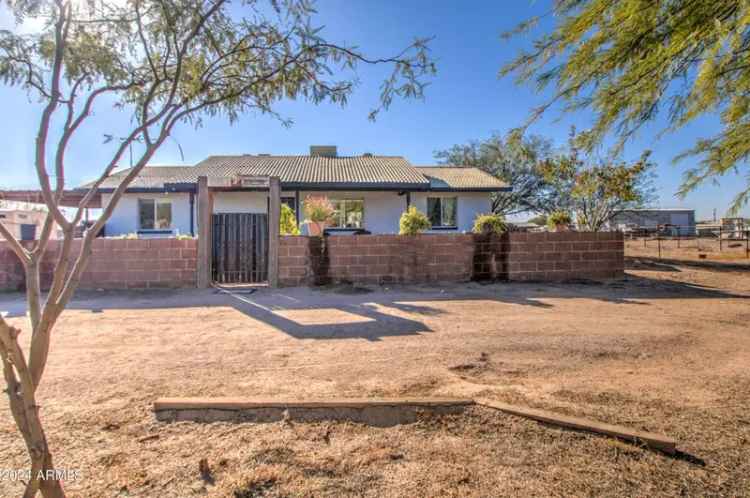 Single-family house For Sale in 1601, East Loveland Lane, San Tan Valley, Arizona