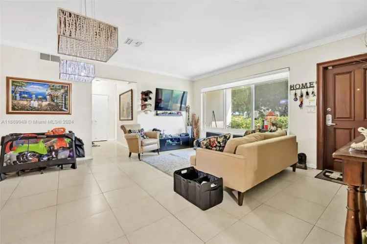 Single-family house For Sale in 675, Northeast 172nd Street, North Miami Beach, Florida