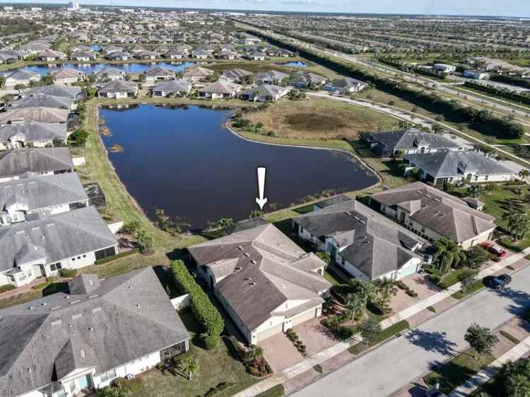 House For Sale in 11031, Southwest Winding Lakes Circle, Port Saint Lucie, Florida