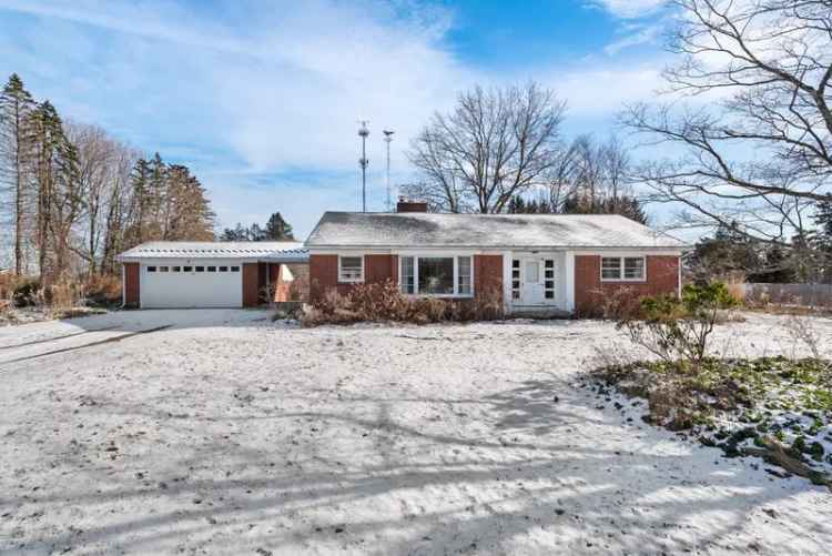 Single-family house For Sale in 80, Westside Road, Torrington, Connecticut